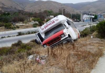 Autobús con 16 pasajeros abordo se quedó sin frenos en Ensenada