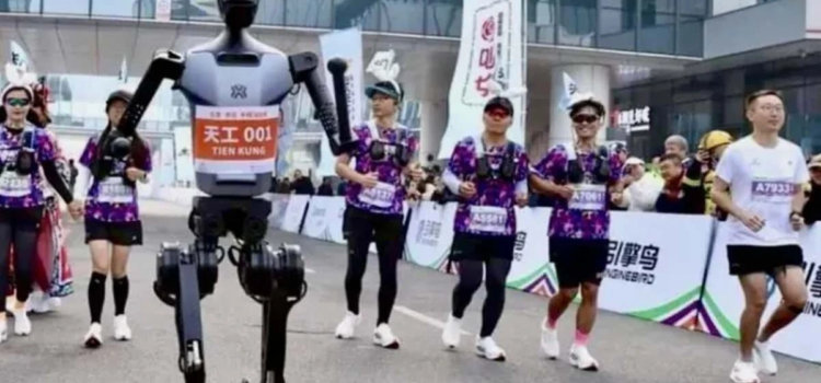 Robots bípedos correrán junto a humanos en media maratón en Beijing