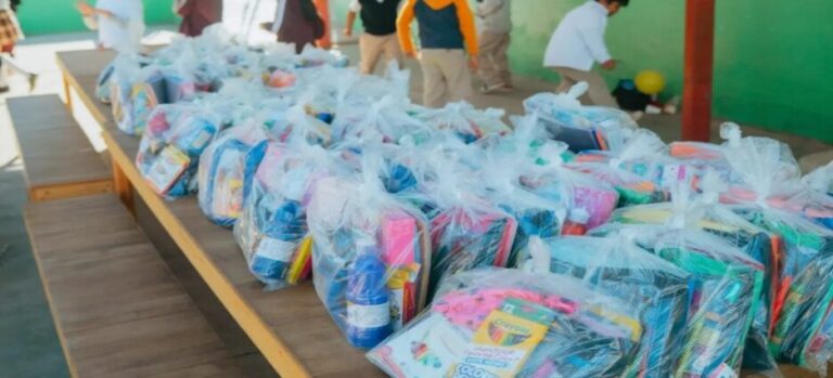 Benefician a más de 3,000 niñas y niños con becas escolares en Ensenada