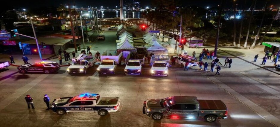 Ayuntamiento libera vialidad ocupada por comercio ambulante en Plaza Cívica de Ensenada