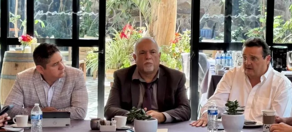 Ensenada será “plan piloto” para reformar la regulación del transporte de materiales en Baja California