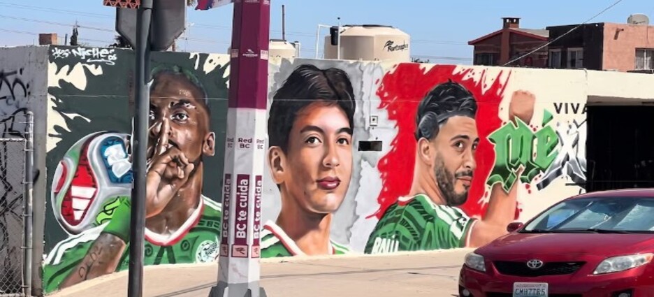 Homenajean a Julián Quiñones, Gil Mora y Raúl Jiménez en mural de Ensenada tras el Mundial 2026