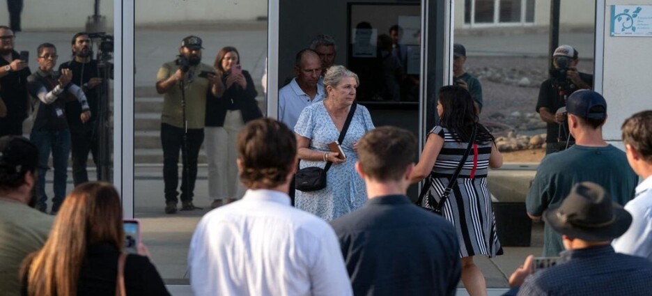 Declaran primeros testigos en juicio por asesinato de surfistas australianos en Ensenada